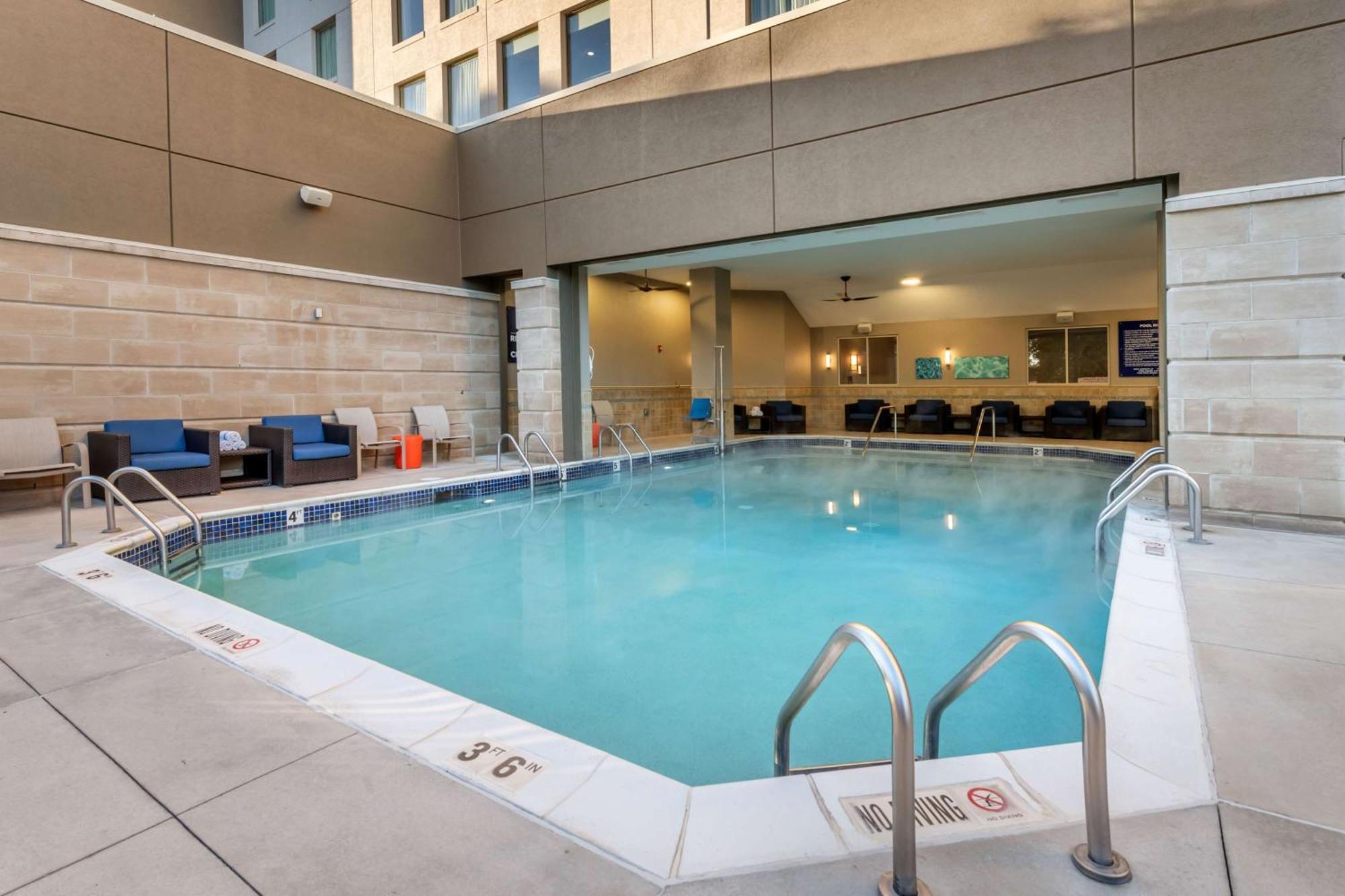 Drury Plaza Hotel バルドスタ エクステリア 写真
