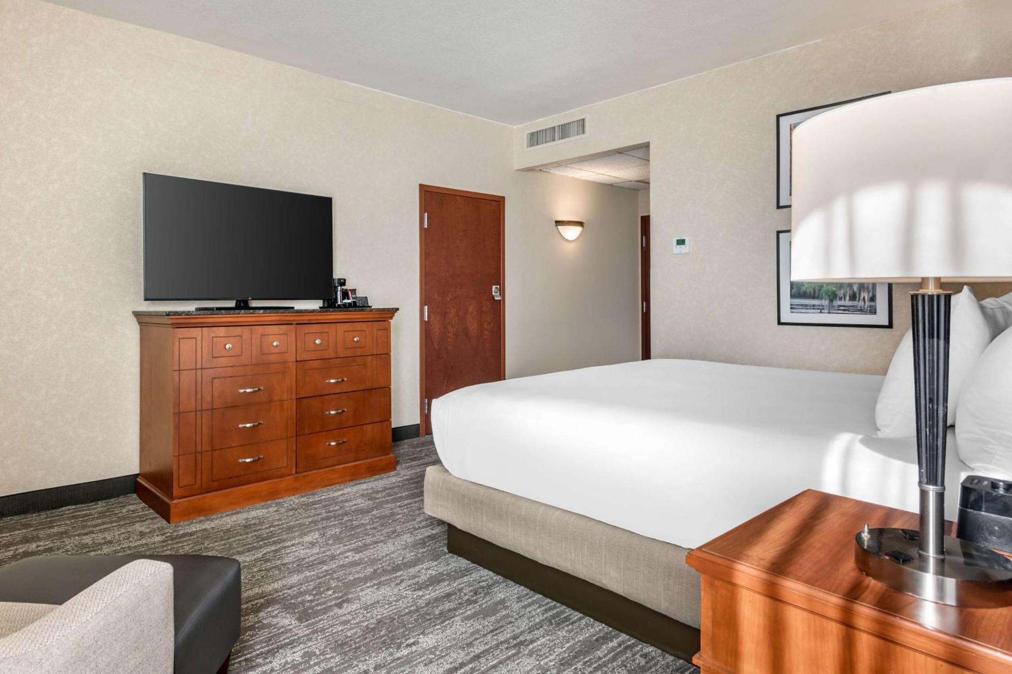 Drury Plaza Hotel バルドスタ エクステリア 写真