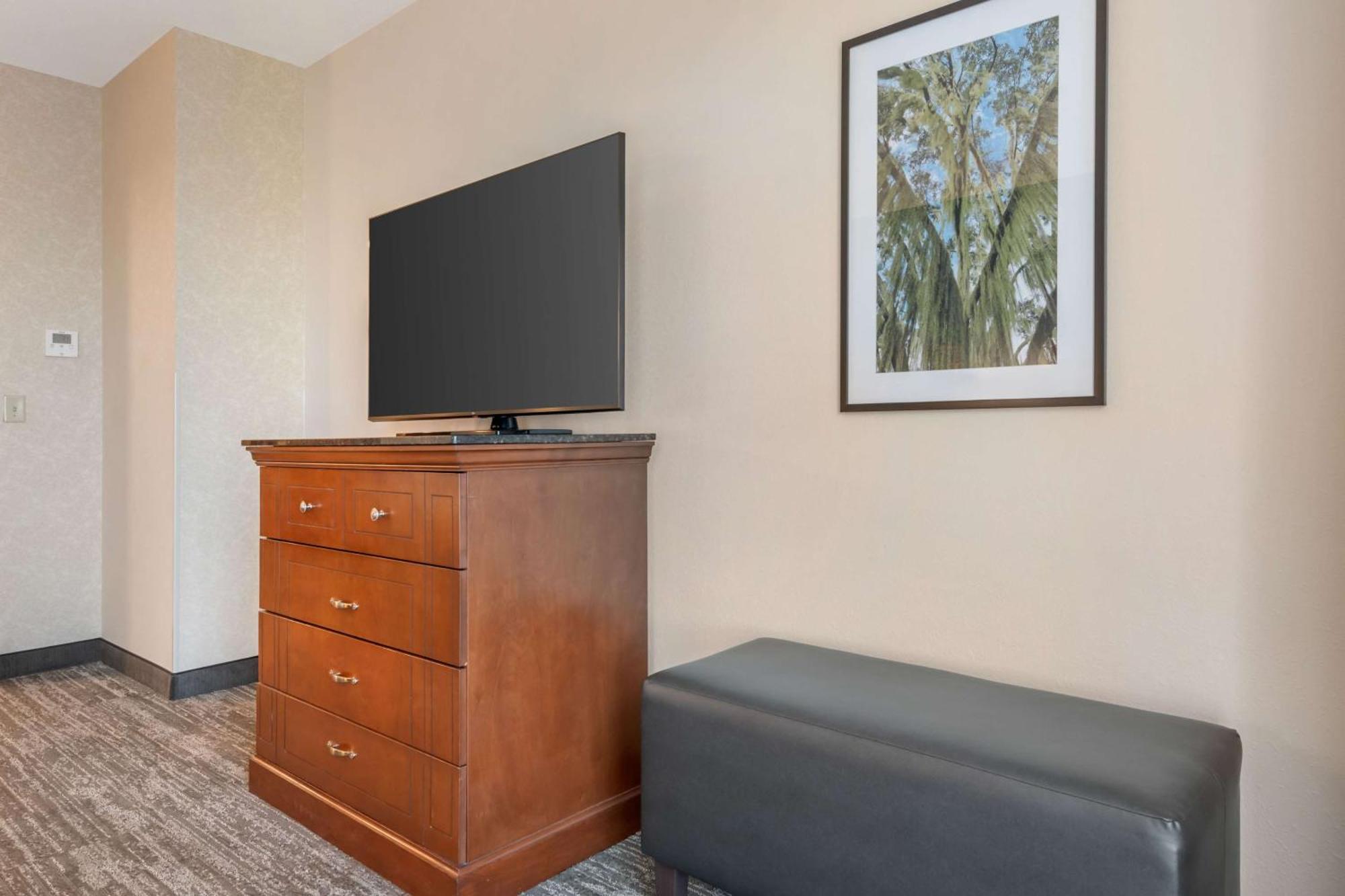 Drury Plaza Hotel バルドスタ エクステリア 写真