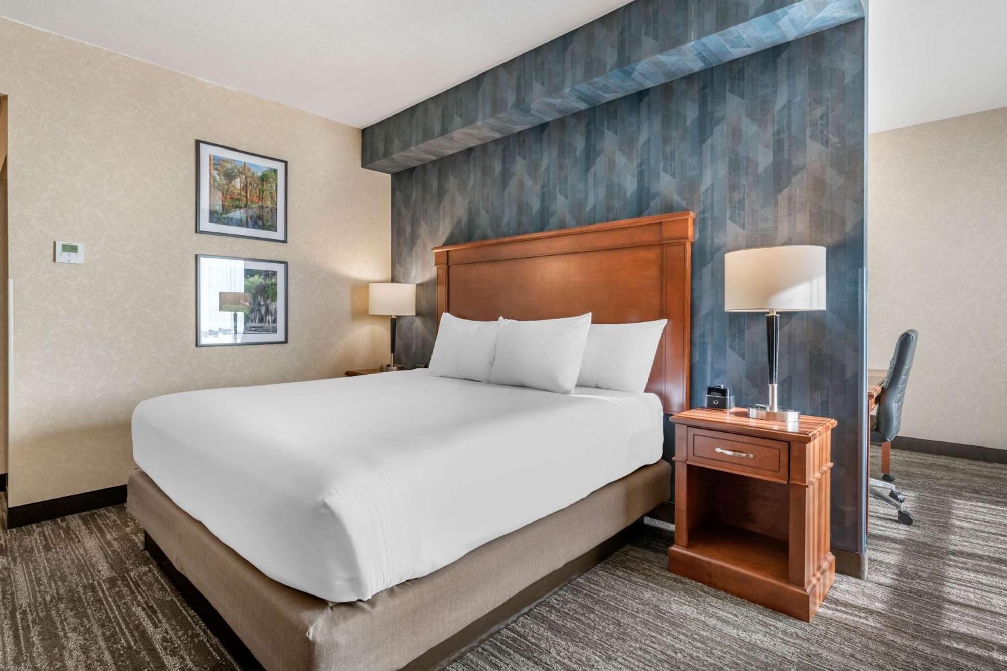 Drury Plaza Hotel バルドスタ エクステリア 写真