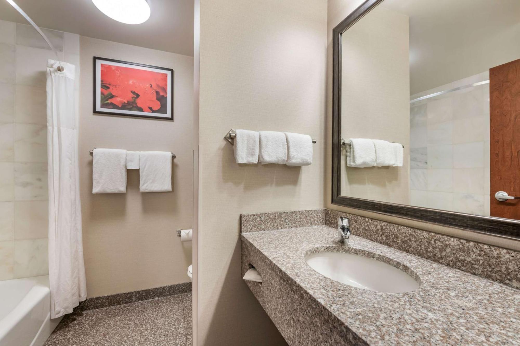 Drury Plaza Hotel バルドスタ エクステリア 写真