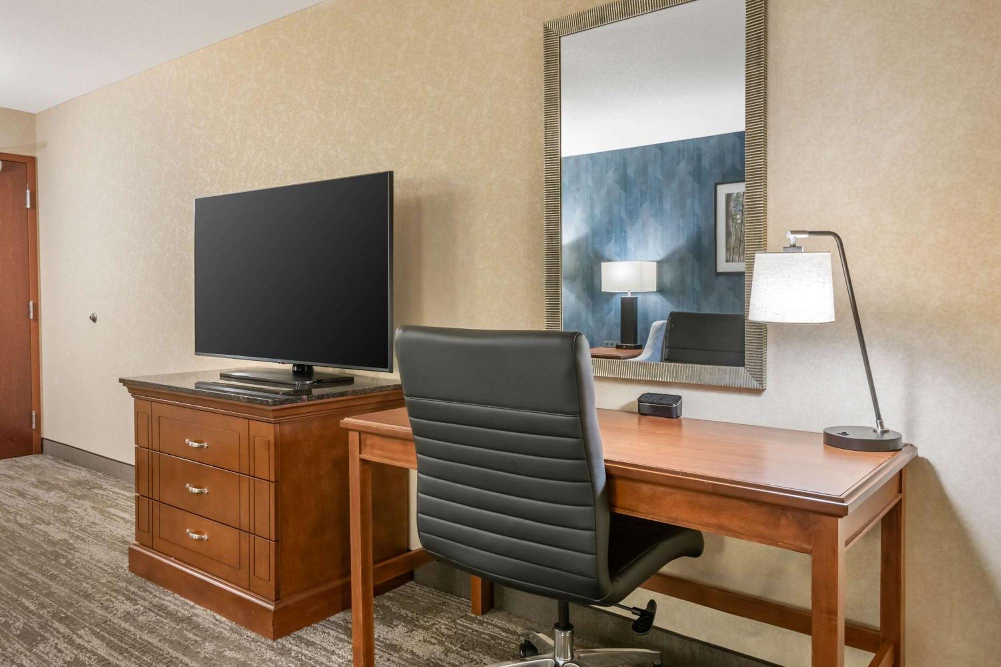 Drury Plaza Hotel バルドスタ エクステリア 写真